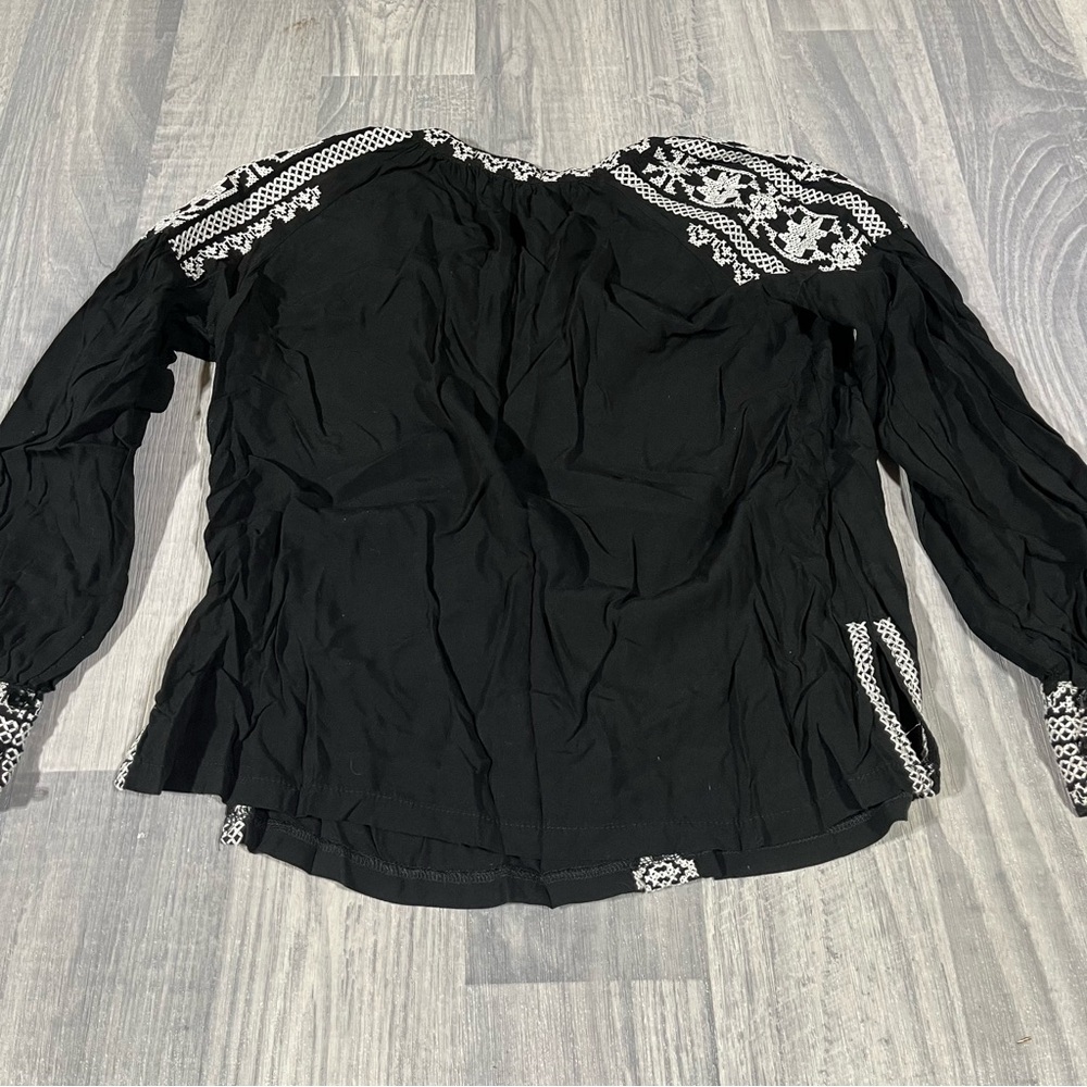 Solitaire Black and White Embroidered Women's Top; Small - Picture 8 of 9